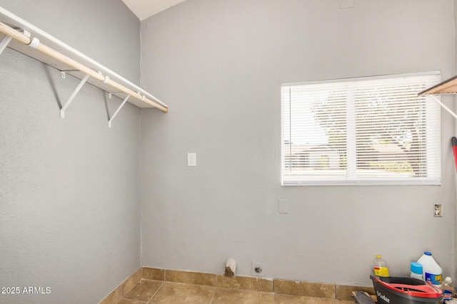 7506 W Sells Dr, Phoenix, AZ 85033 - laundry area featuring hookup for an electric dryer, tile patterned floors, and baseboards