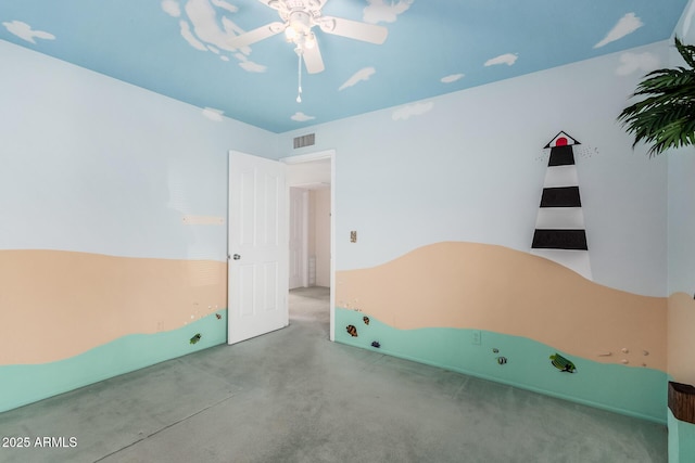 unfurnished bedroom featuring ceiling fan