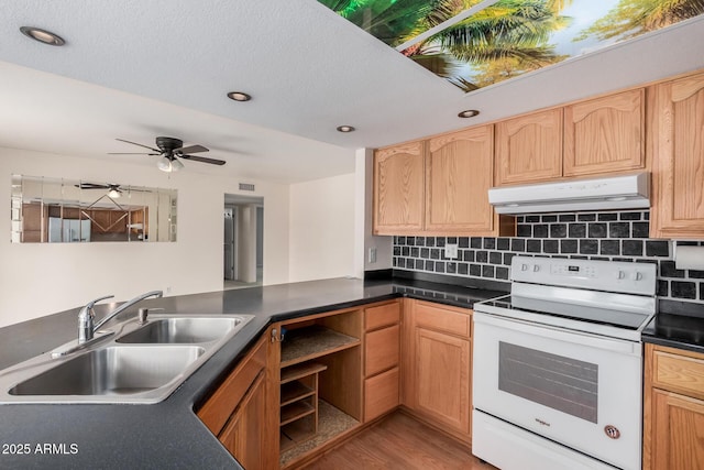 kitchen featuring white electric range oven, under cabinet range hood, a sink, ceiling fan, and dark countertops