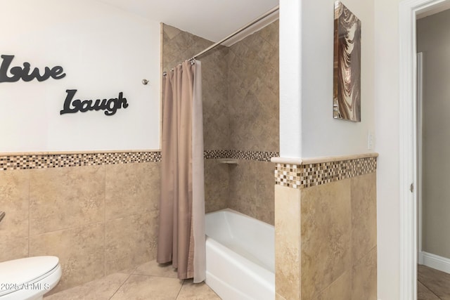 1311 W Ellis St, Mesa, AZ 85201 - full bath featuring tile walls, tile patterned flooring, toilet, shower / tub combo with curtain, and a wainscoted wall
