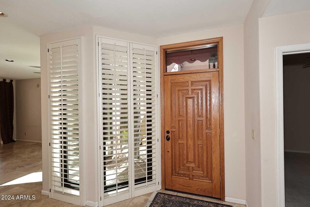 23014 N 86th St, Scottsdale, AZ 85255 - foyer entrance with baseboards