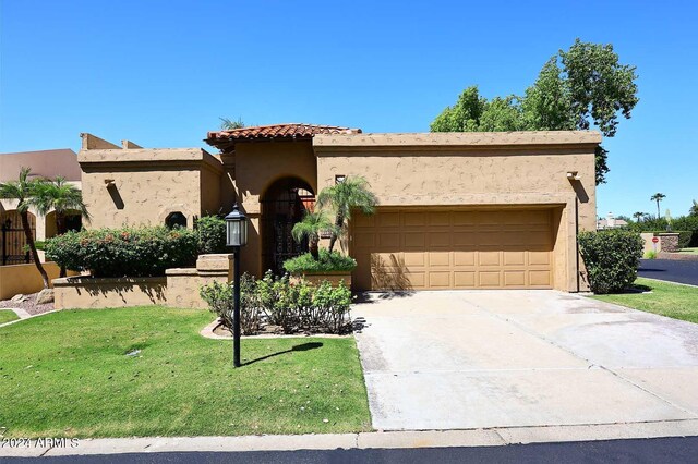 view of front of home featuring a front yard and a garage