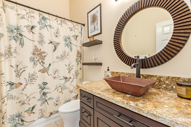251 E Arabian Dr, Gilbert, AZ 85296 - full bathroom featuring toilet, vanity, curtained shower, and tile patterned flooring