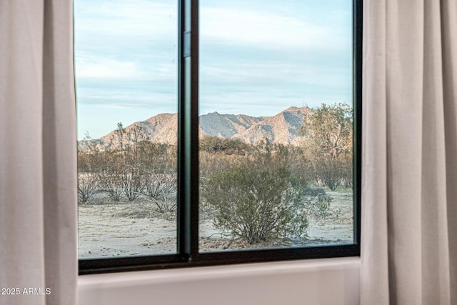 room details featuring a mountain view