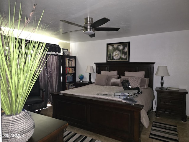 bedroom with ceiling fan
