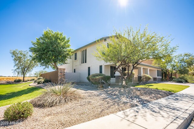 view of front of home featuring a front lawn