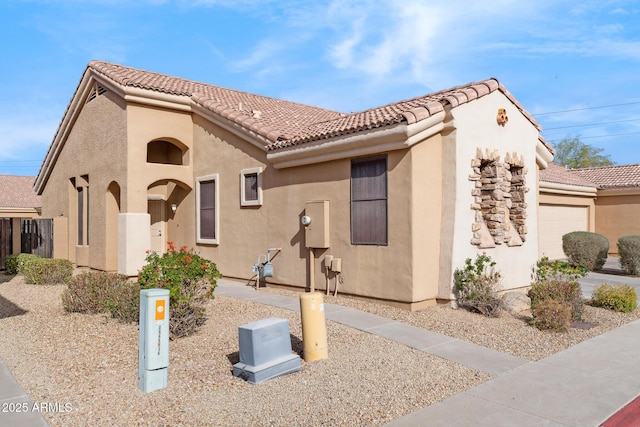 view of front facade featuring a garage