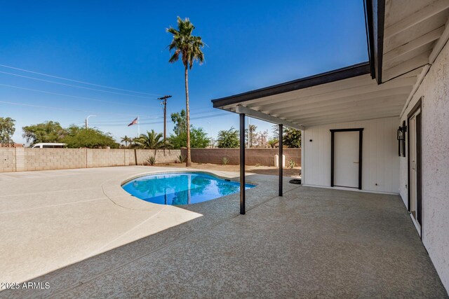 1906 N Evergreen St, Chandler, AZ 85225 - view of pool featuring a patio and a fenced backyard