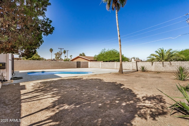 1906 N Evergreen St, Chandler, AZ 85225 - view of swimming pool featuring a fenced backyard