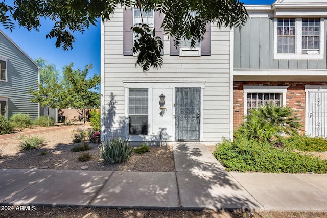 view of front of house