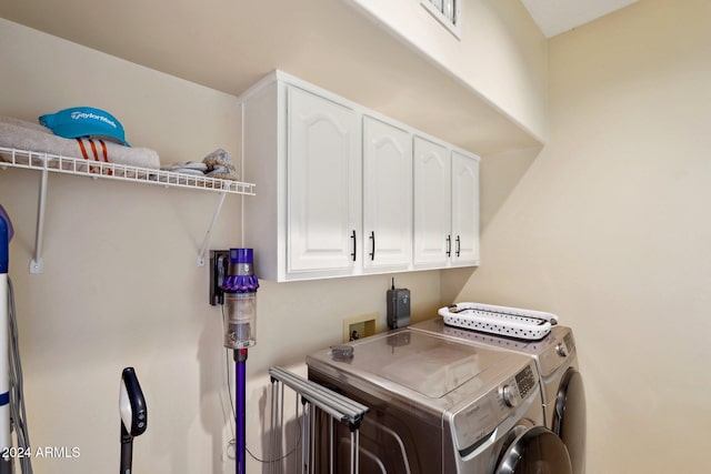 laundry room with cabinets and independent washer and dryer