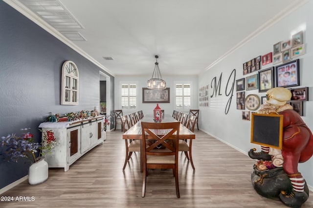 dining room featuring light hardwood / wood-style floors and ornamental molding