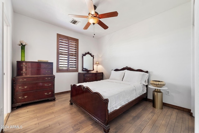 bedroom featuring light hardwood / wood-style floors and ceiling fan