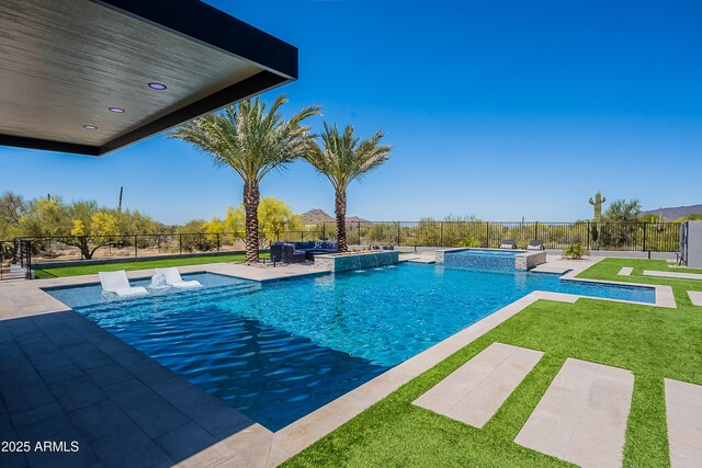 33766 N 86th St, Scottsdale, AZ 85266 - view of swimming pool with a patio area, a pool with connected hot tub, and an outdoor hangout area