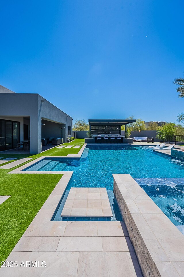 33766 N 86th St, Scottsdale, AZ 85266 - view of swimming pool with a yard, a patio, and a pool with connected hot tub
