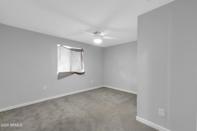 carpeted empty room featuring ceiling fan