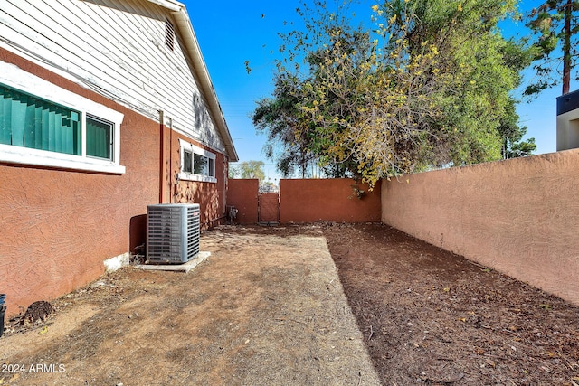 view of yard with central AC unit