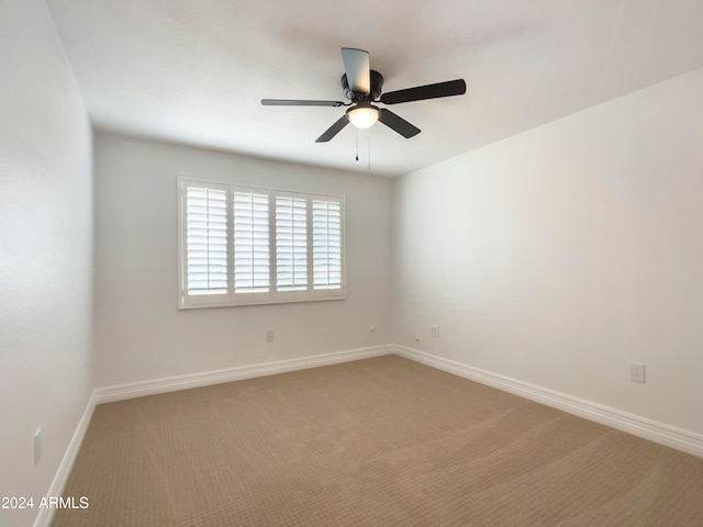 spare room featuring carpet and ceiling fan