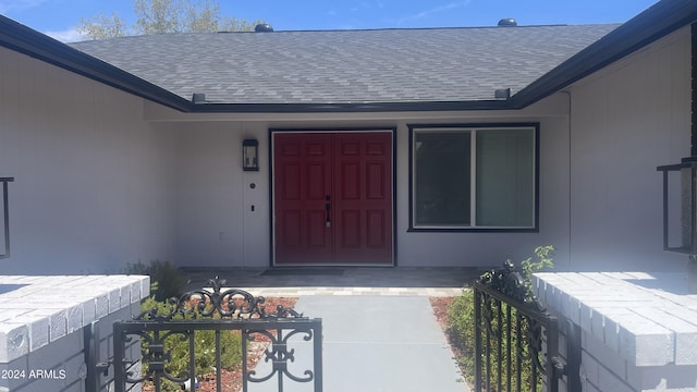 entrance to property featuring covered porch