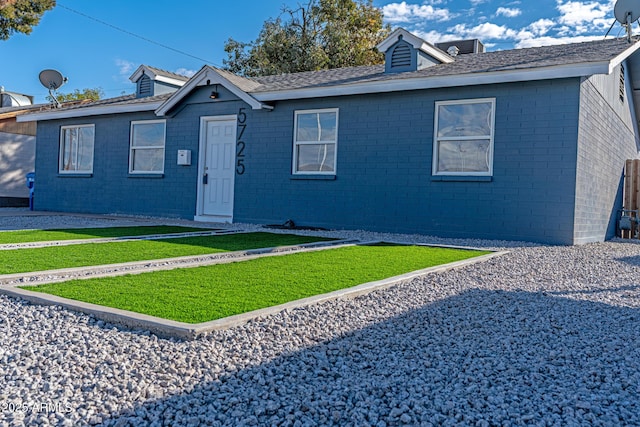 ranch-style house with a front yard