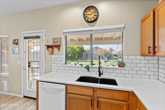 kitchen featuring dishwasher, a healthy amount of sunlight, light hardwood / wood-style floors, and sink