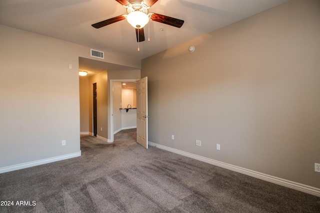 carpeted empty room featuring ceiling fan