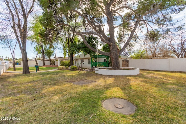 430 N Vineyard, Mesa, AZ 85201 - view of yard with fence