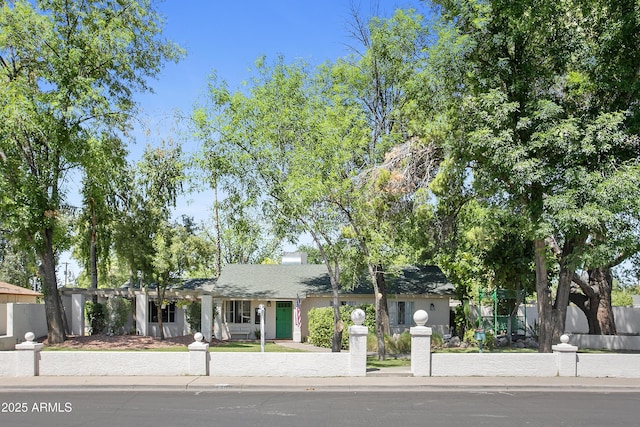 430 N Vineyard, Mesa, AZ 85201 - view of front of home with a fenced front yard