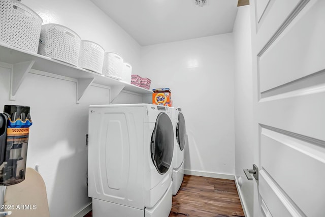 washroom featuring dark wood-type flooring and washing machine and clothes dryer