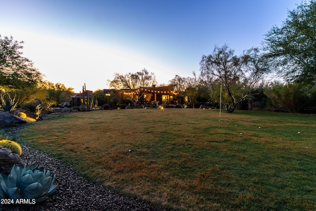 view of yard at dusk