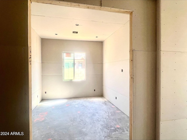 spare room featuring concrete floors