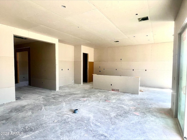 spare room featuring concrete flooring