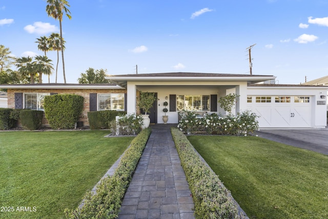 view of front facade featuring a garage and a front lawn