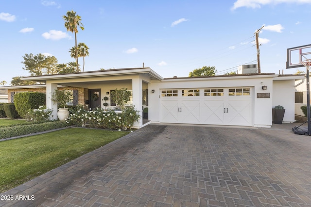 view of front of home featuring a garage and a front yard