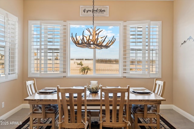 dining space with a notable chandelier