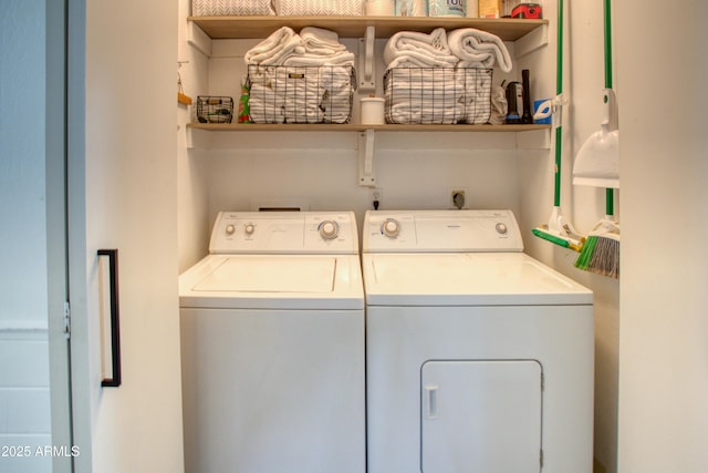 2273 Trail Cir, Overgaard, AZ 85933 - laundry room with washer and clothes dryer