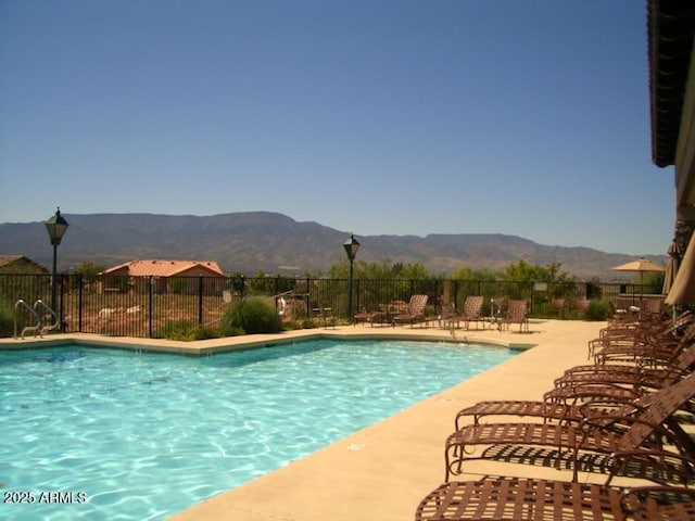500 S Santa Fe Trl, Cornville, AZ 86325 - community pool featuring a mountain view and a patio
