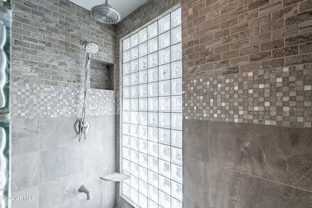 bathroom featuring tiled shower