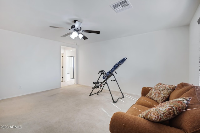 sitting room with ceiling fan