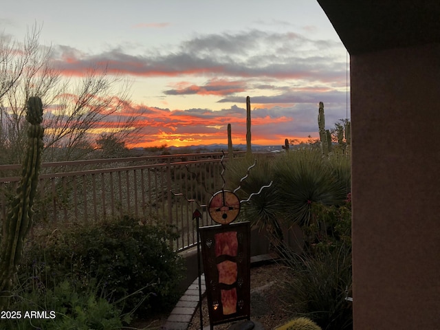 view of yard at dusk