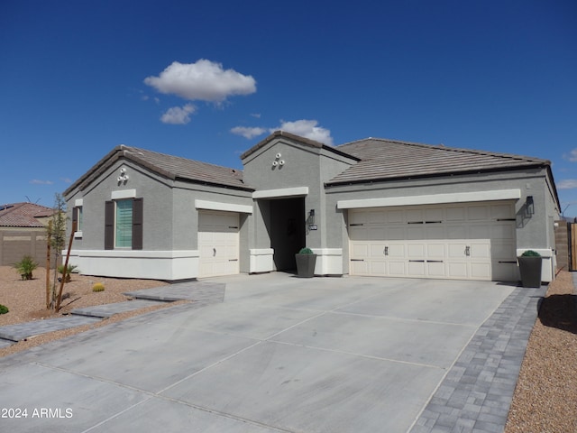 view of front facade featuring a garage