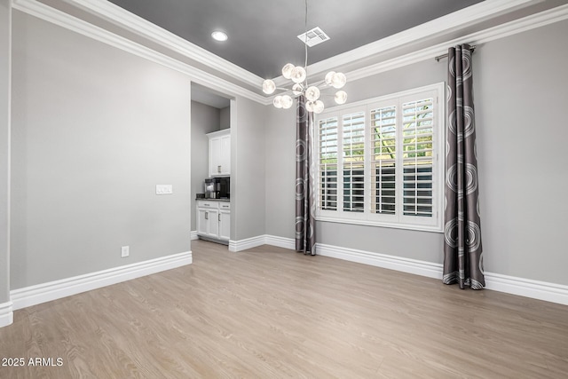 unfurnished room featuring visible vents, an inviting chandelier, crown molding, light wood finished floors, and baseboards