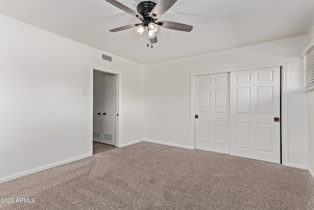 unfurnished bedroom with ceiling fan, carpet floors, and a closet