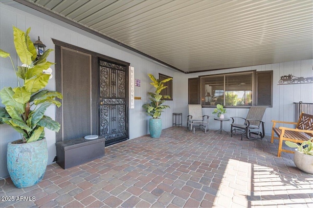 property entrance featuring covered porch