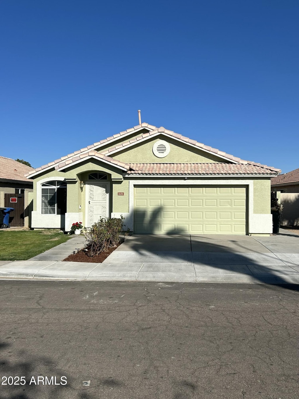 ranch-style home featuring a garage