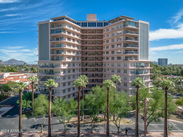 2201 N Central Ave Unit 4E, Phoenix AZ, 85004, 2 bedrooms, 2 baths condo for sale