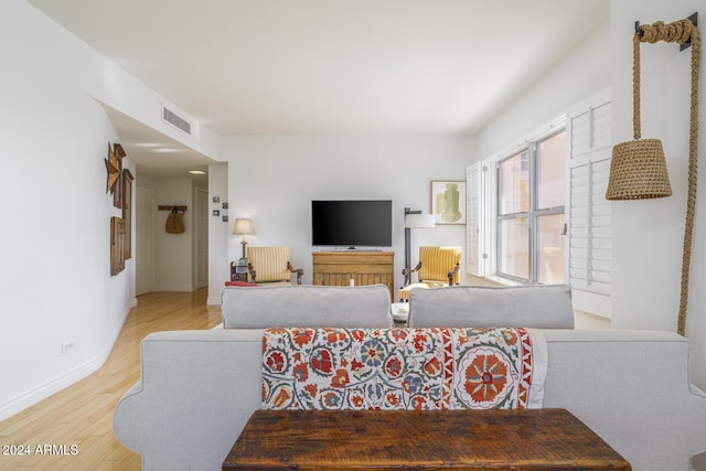 2201 N Central Ave Unit 4E, Phoenix, AZ 85004 - living room featuring light wood-style flooring and baseboards