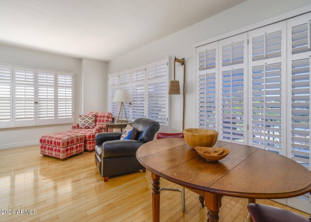 2201 N Central Ave Unit 4E, Phoenix, AZ 85004 - living area featuring light wood-style floors and baseboards