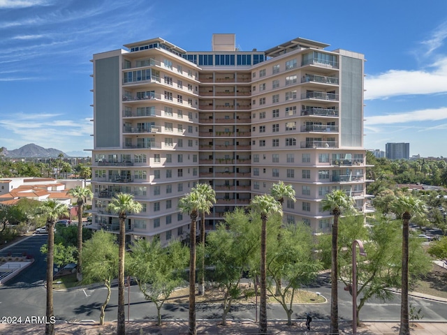 2201 N Central Ave Unit 4E, Phoenix, AZ 85004 - view of apartment building / complex with a mountain view