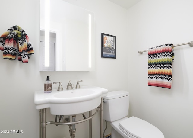 2201 N Central Ave Unit 4E, Phoenix, AZ 85004 - half bath featuring toilet